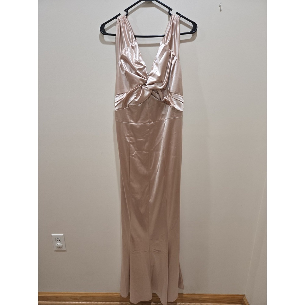 MUXXN Women's Formal 2x  Champagne Satin  V-Neck Strappy Twist Zip Maxi Dress